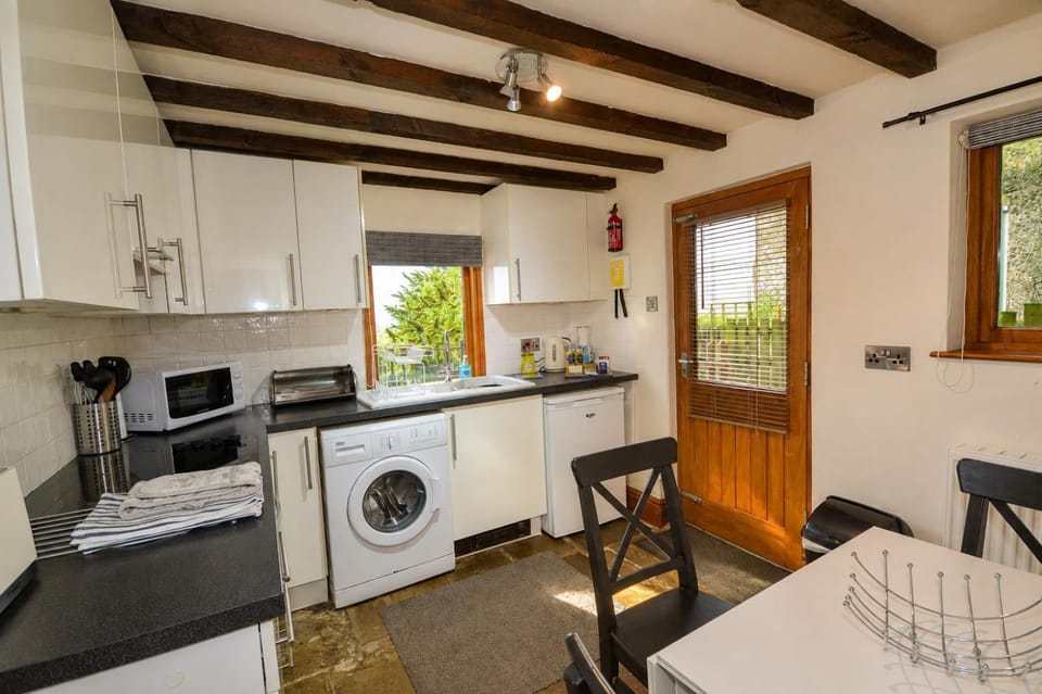 Kitchen or kitchenette, kitchen