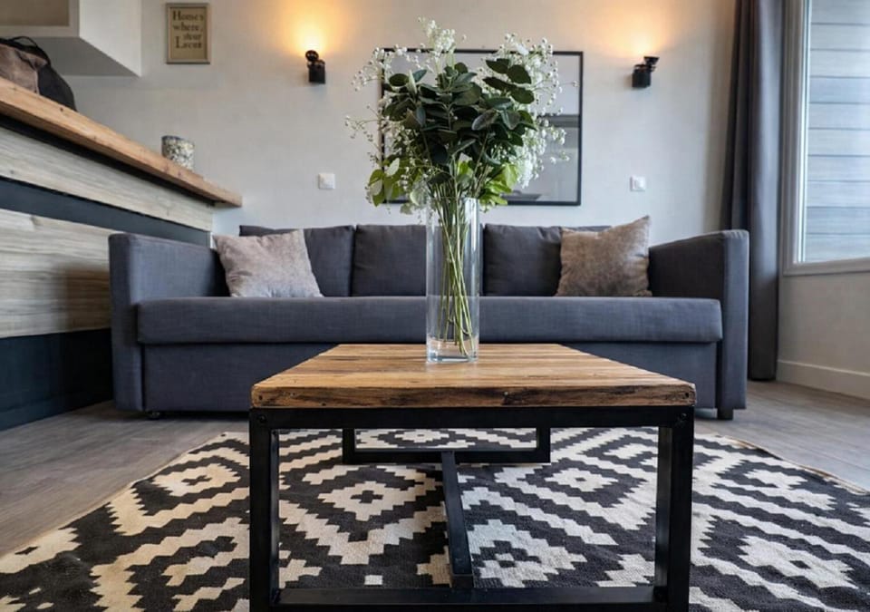 TV and multimedia, Kitchen or kitchenette, Living room, Seating area