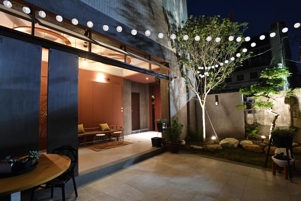 Patio, Facade/entrance