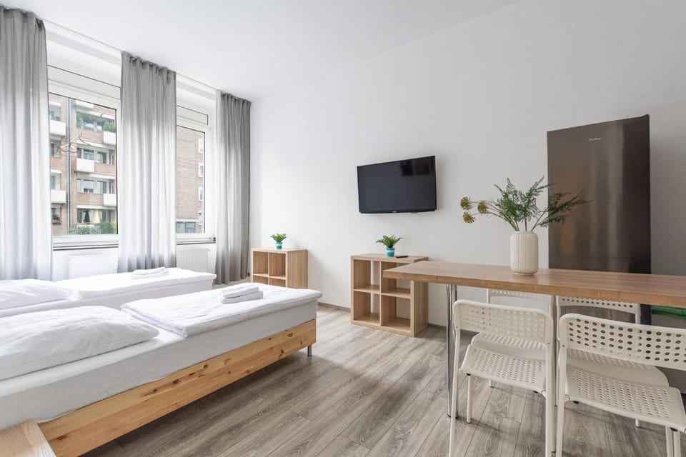 Bed, TV and multimedia, Photo of the whole room, Bedroom