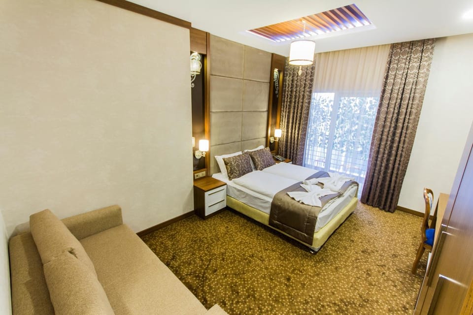 Bed, Living room, Photo of the whole room, Seating area, Bedroom