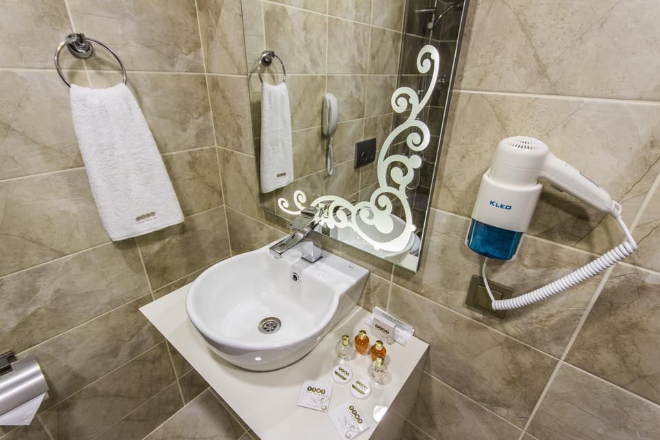Shower, Bathroom, heating, towels