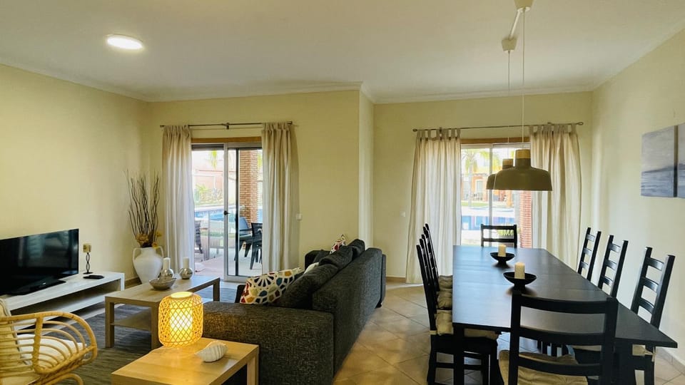 Communal lounge/ TV room, Living room