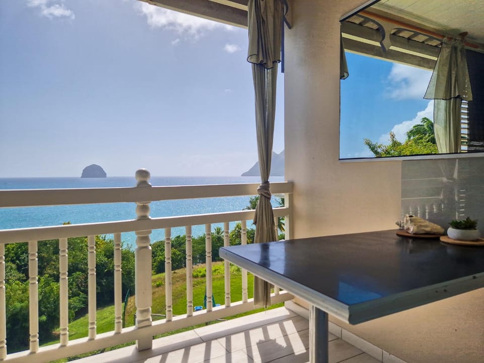 Balcony/Terrace, Dining area, Pool view, Sea view