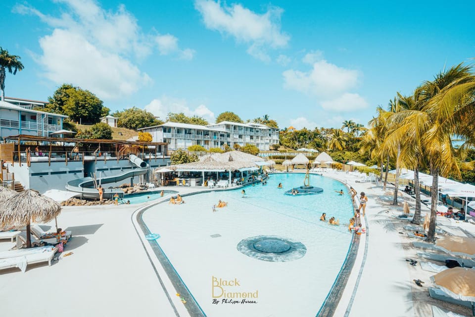 Pool view, Swimming pool, sunbed