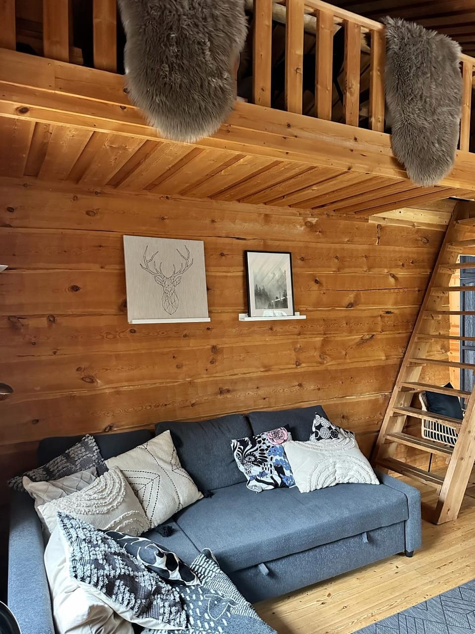 Living room, Seating area