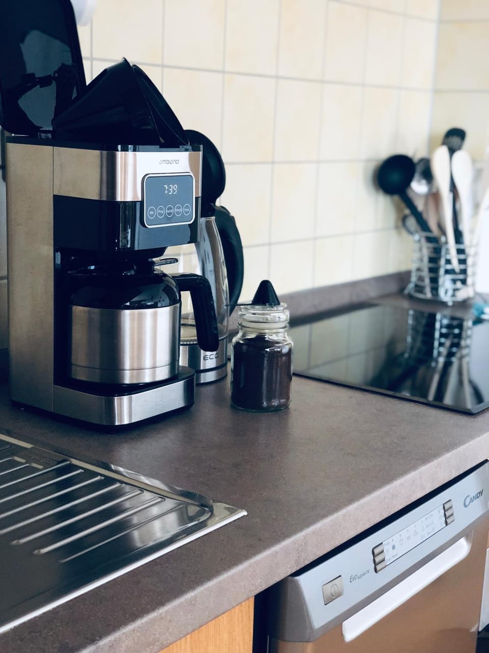 Coffee/tea facilities, Kitchen or kitchenette