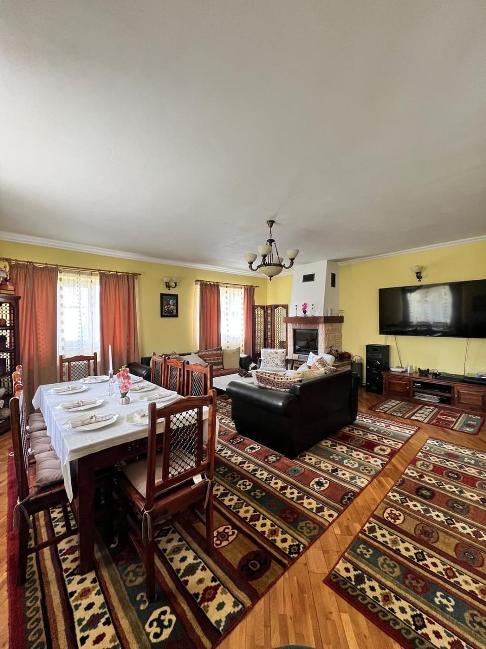 Horace Guesthouse POOL & HOT TUB & BIKES & RIVER House in Brașov County
