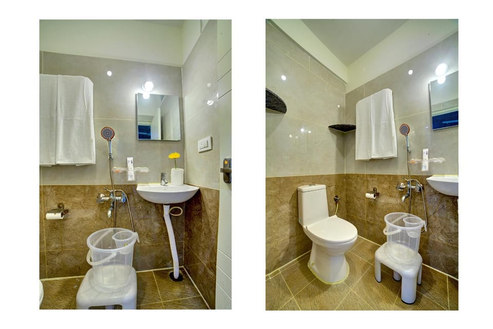 Shower, Toilet, Bathroom, bidet, towels