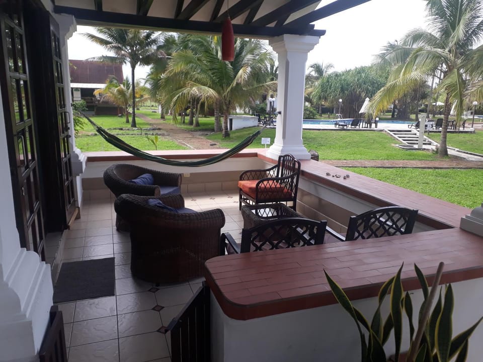 Conjunto vacacional Cocomar-Casa 6-5h House in Manabí Province