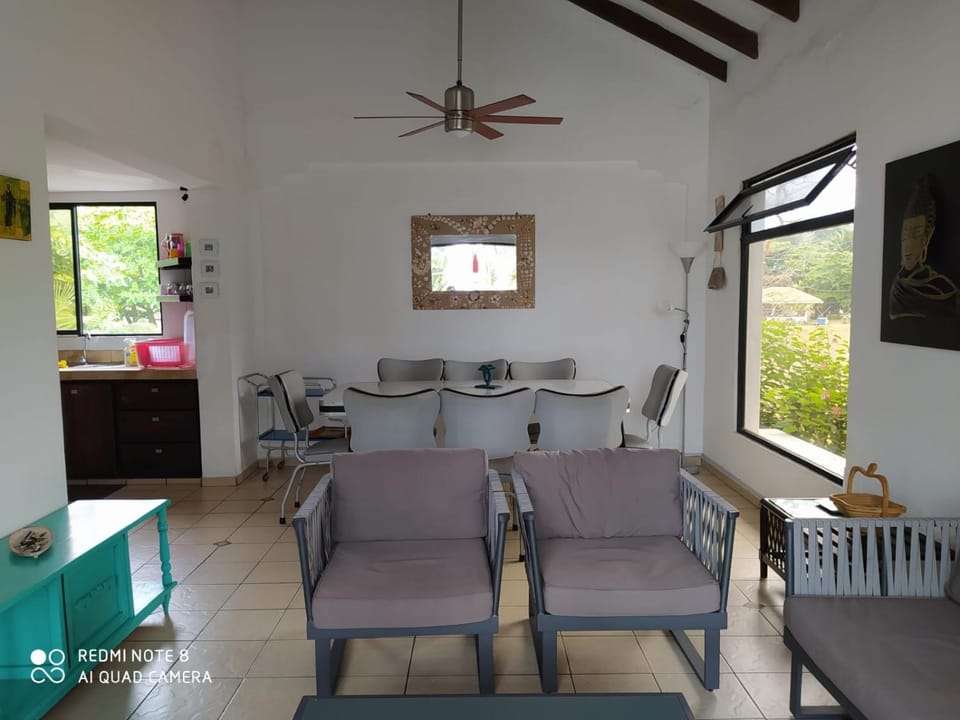 Conjunto vacacional Cocomar-Casa 6-5h House in Manabí Province