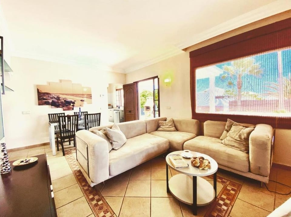 Living room, Lounge or bar, Seating area