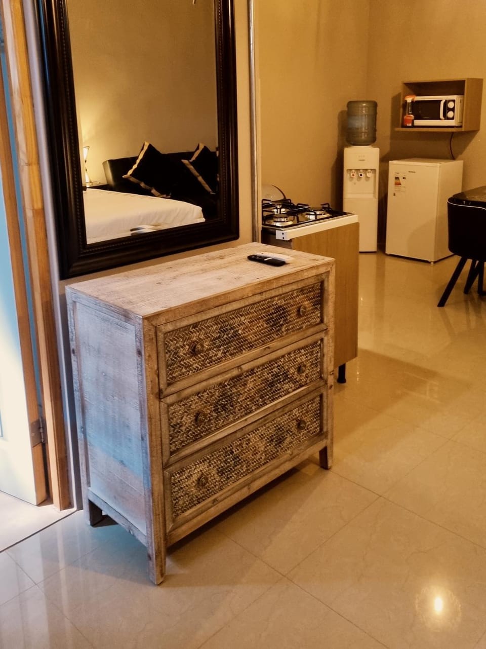 Kitchen or kitchenette, Photo of the whole room, Bedroom, oven