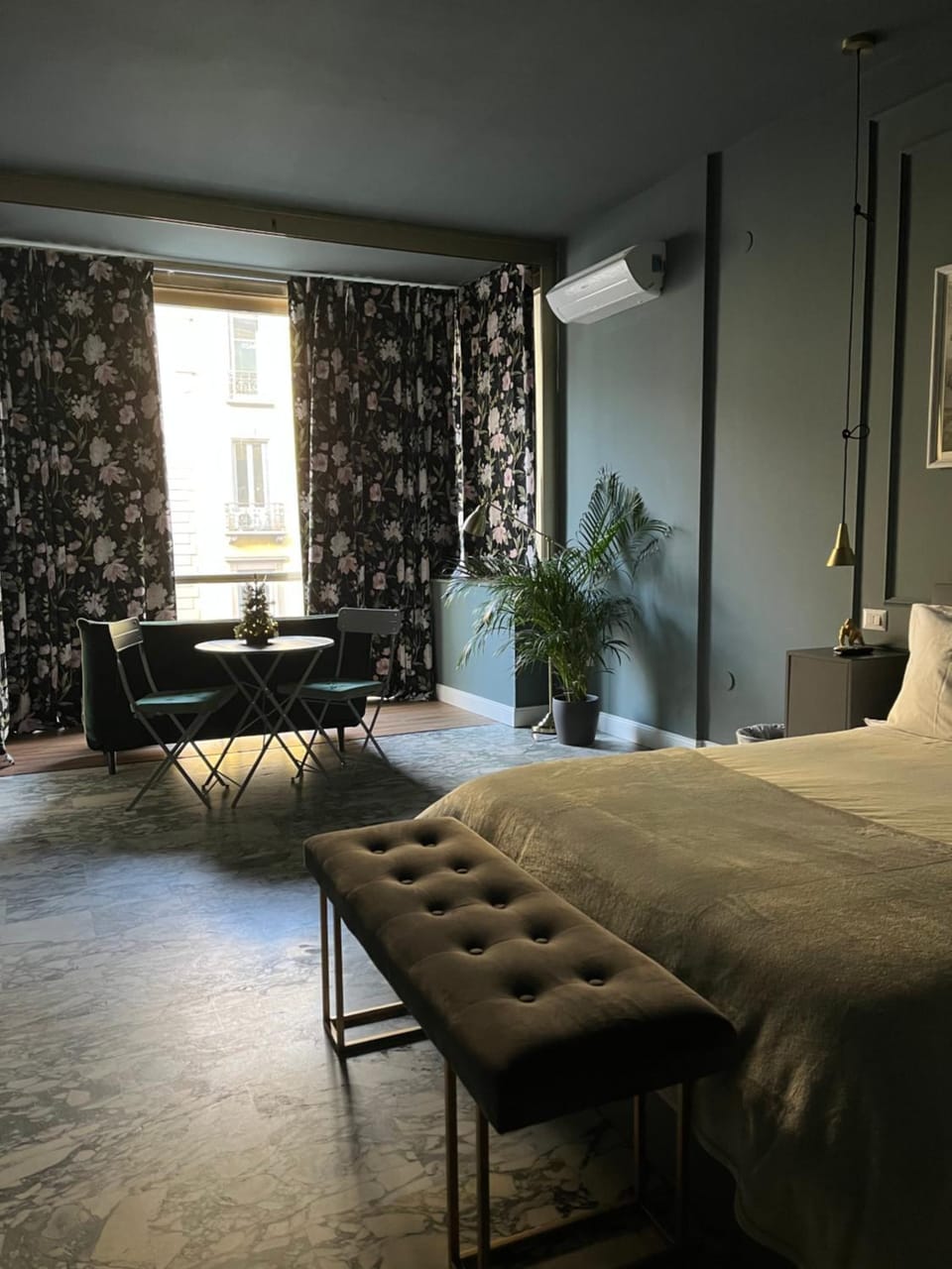 Photo of the whole room, Seating area, Bedroom