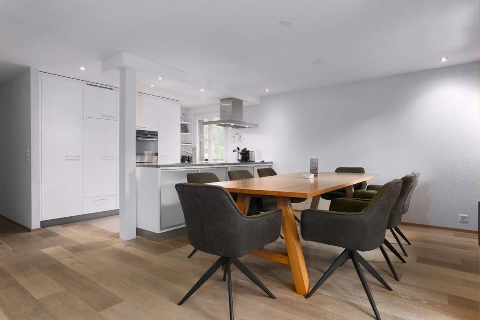 Kitchen or kitchenette, Dining area, stove