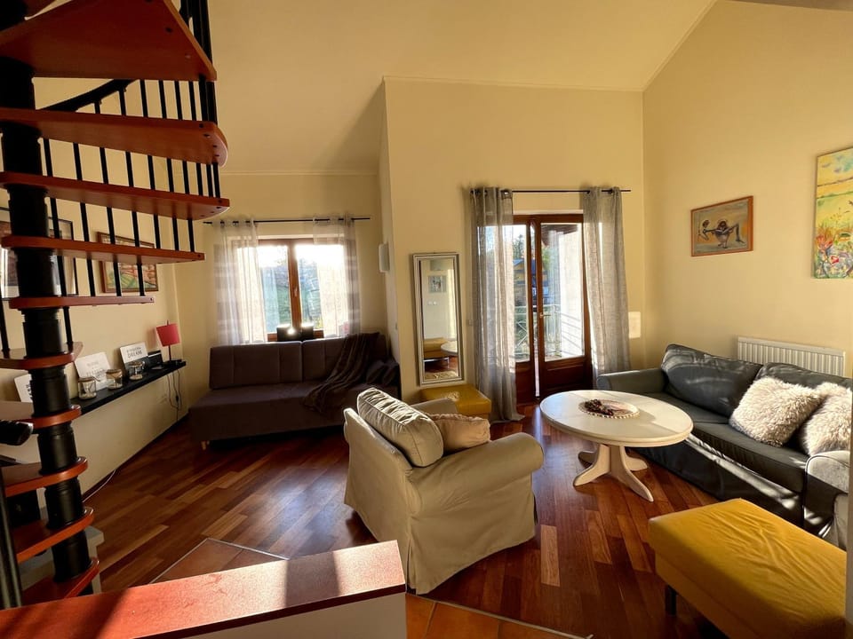 Bed, Living room, Seating area