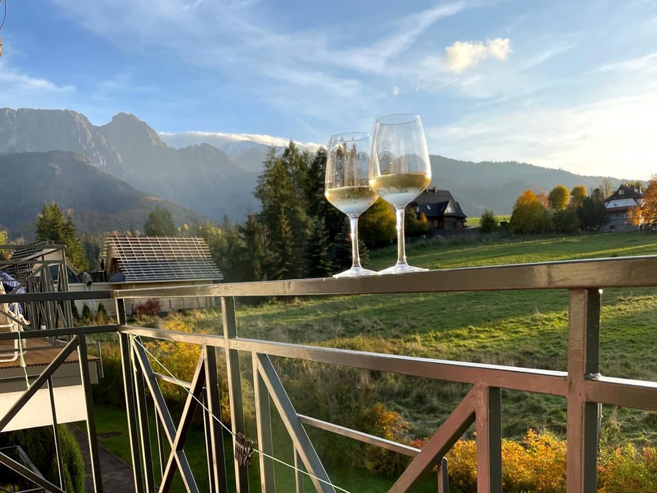 Spring, Off site, Day, Summer, Garden, Balcony/Terrace, Landmark view, Landmark view, Mountain view, Mountain view, Drinks, Alcoholic drinks, Inner courtyard view