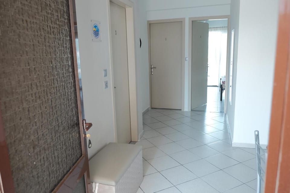 Facade/entrance, Dining area