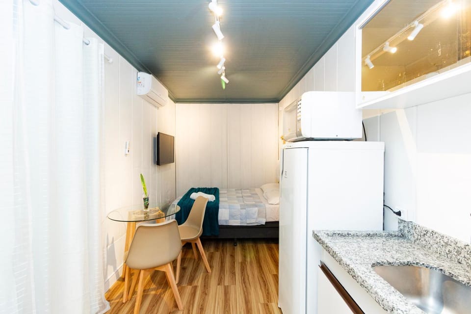 Kitchen or kitchenette, Seating area, Bedroom, oven, air conditioner