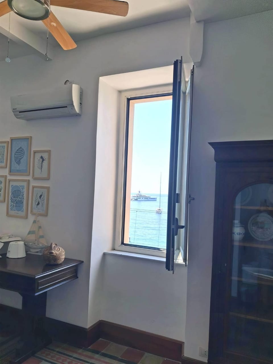 View (from property/room), Landmark view, Sea view