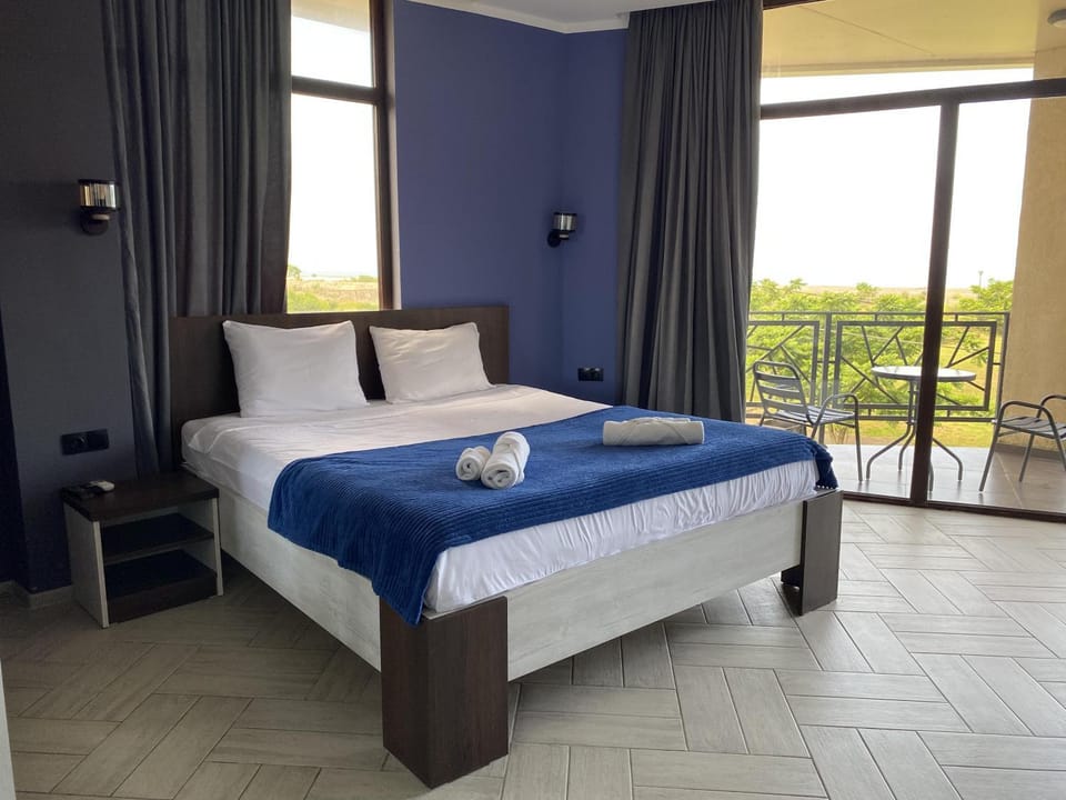 Bed, Photo of the whole room, towels