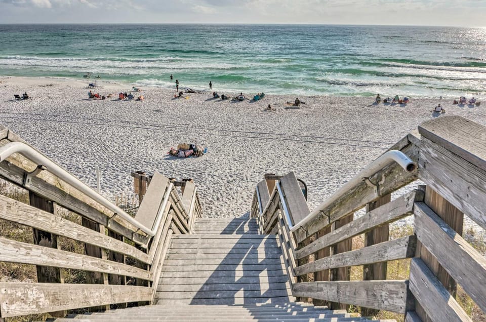 Easy Walk to Seagrove Beach: 'Beverly Bungalow' House in South Walton County