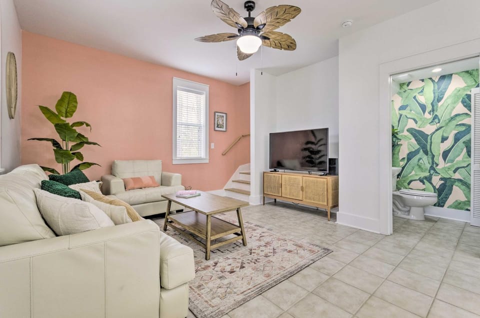 Easy Walk to Seagrove Beach: 'Beverly Bungalow' House in South Walton County