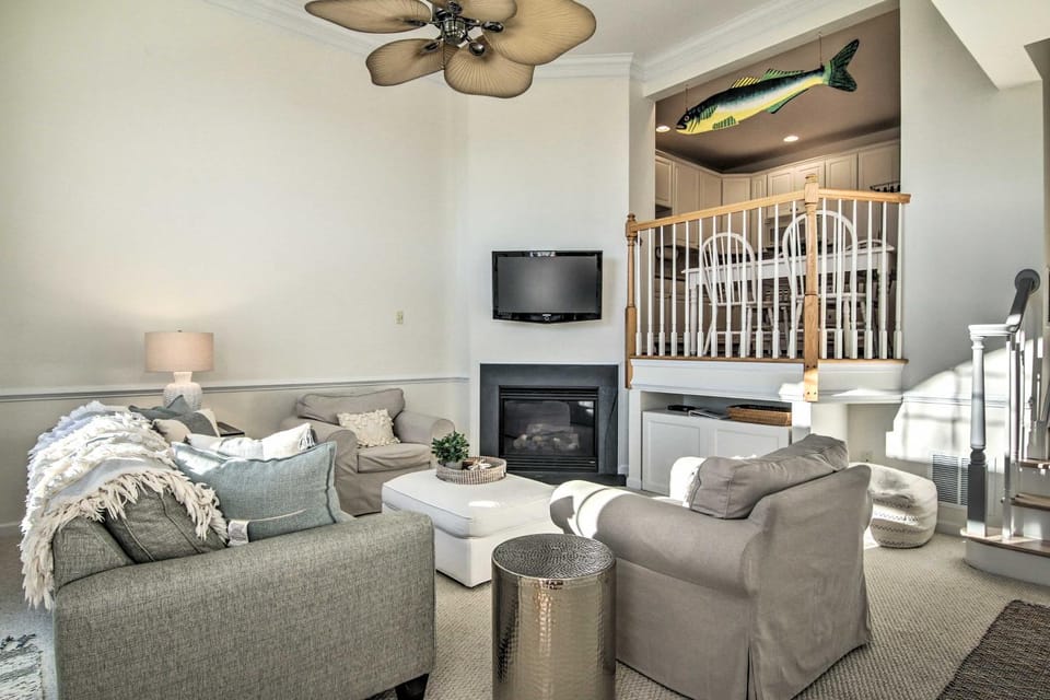 2 Mi to Bethany Beach: Condo w/ Deck & Pool Access House in Sussex County