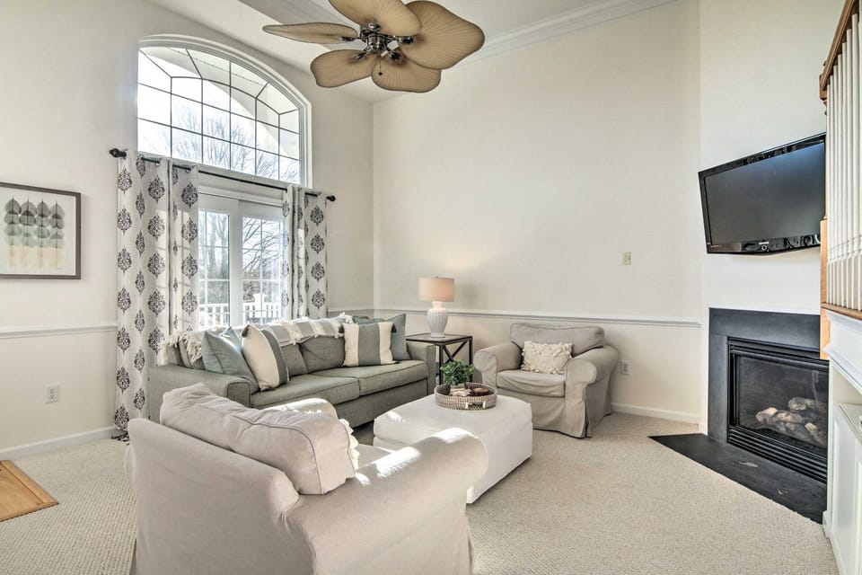 2 Mi to Bethany Beach: Condo w/ Deck & Pool Access House in Sussex County