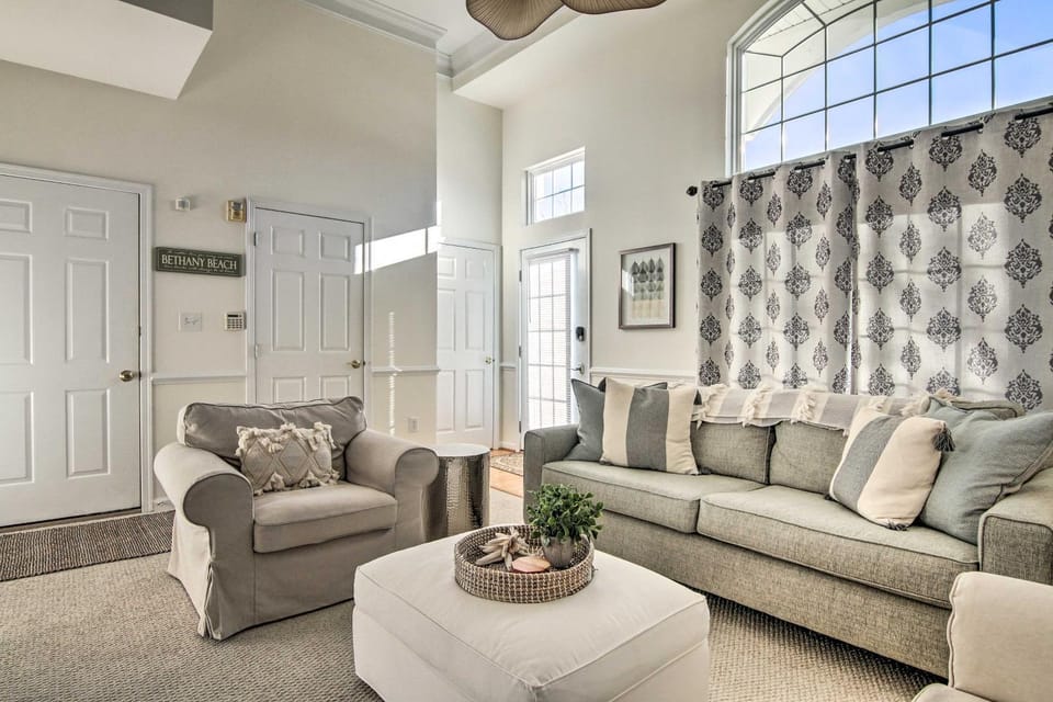 2 Mi to Bethany Beach: Condo w/ Deck & Pool Access House in Sussex County