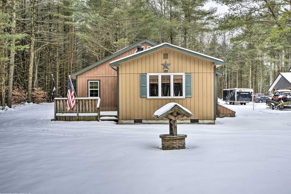 Pet-Friendly Brantingham Cabin by ATV Trails Cabin in Adirondack Mountains