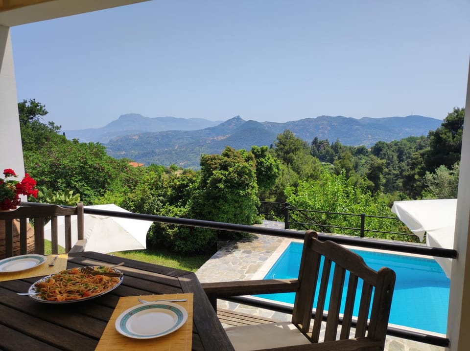 Balcony/Terrace, Mountain view, Pool view, Swimming pool