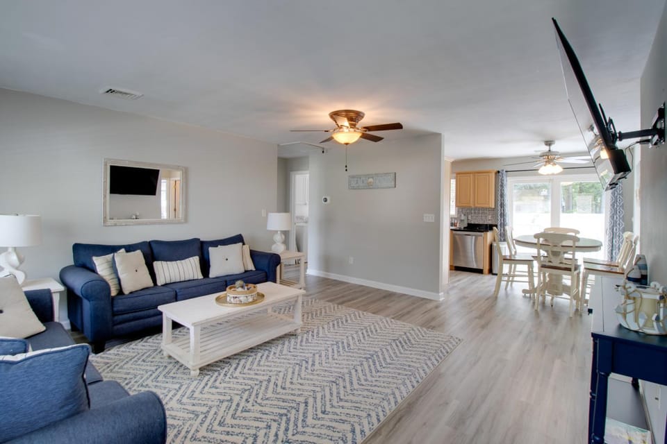 Family Home w/ Pool! 5 Mi to Ocean City Beach House in Somers Point