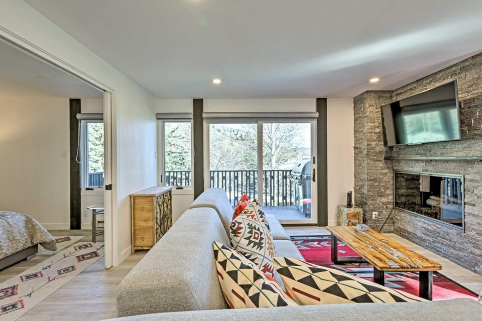 Cozy-Luxe Colorado Condo Next to Base Village House in Snowmass Village
