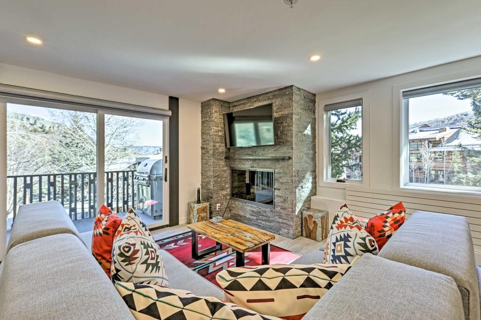 Cozy-Luxe Colorado Condo Next to Base Village House in Snowmass Village