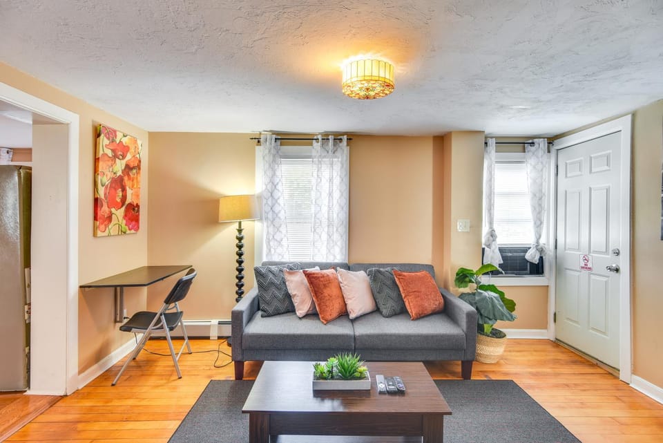 Stunning Brockton Apt < 4 Mi to Westgate Mall! Apartment in Brockton
