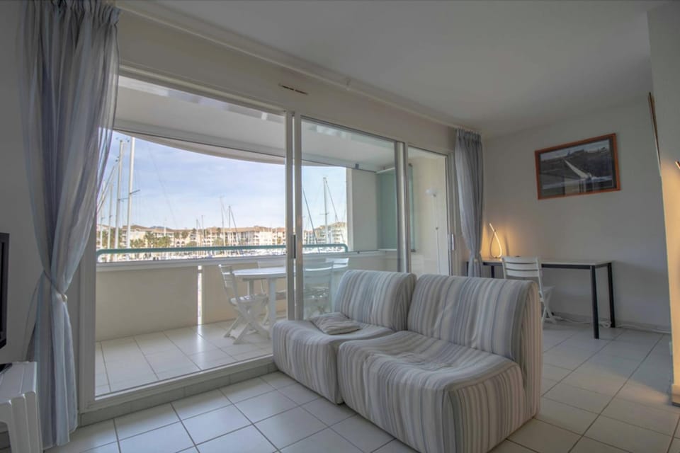 Apartment With Balcony And View On The Port Apartment in Fréjus