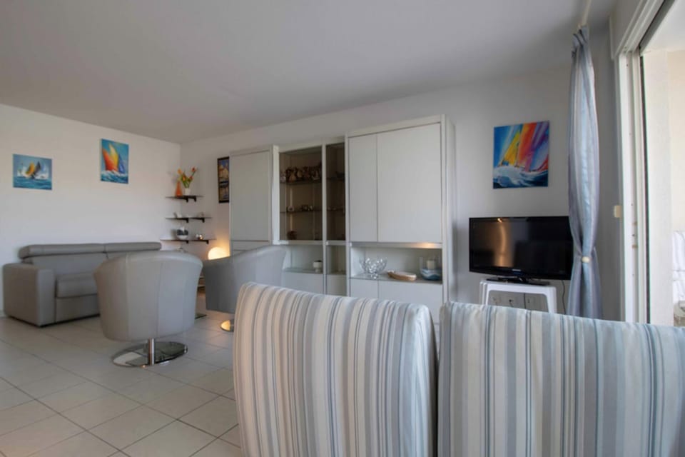 Apartment With Balcony And View On The Port Apartment in Fréjus