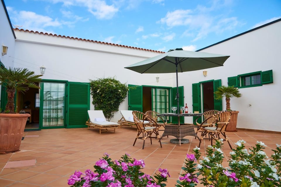 Patio, Facade/entrance