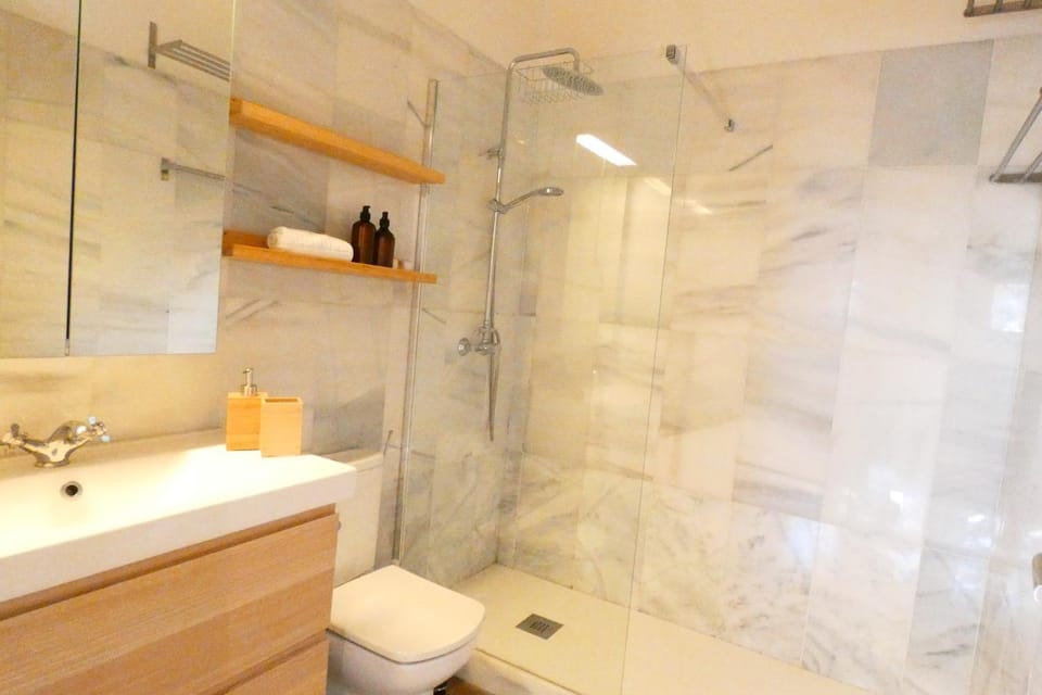 Shower, Bathroom, towels