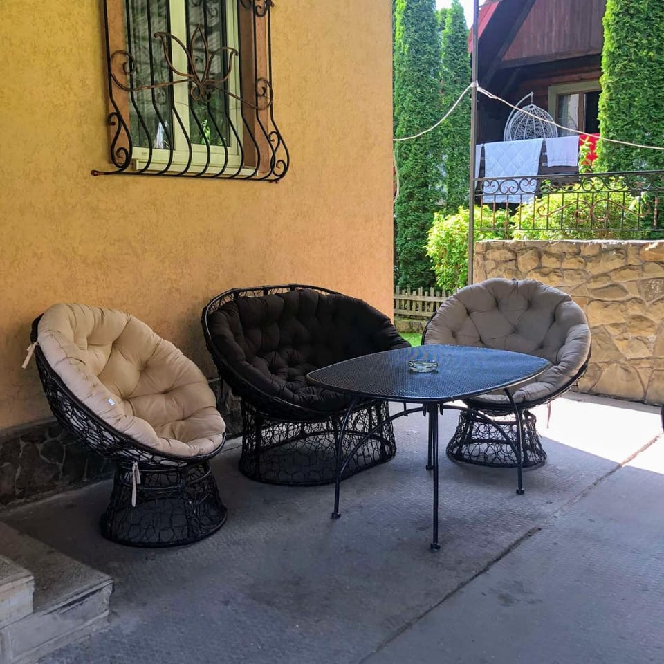 Patio, Day, Seating area