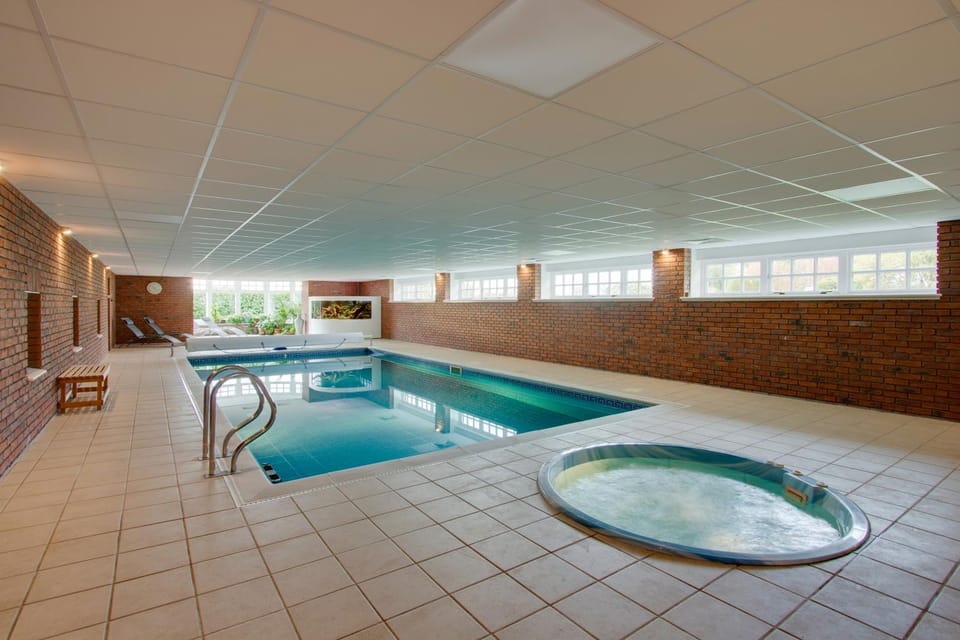 Hot Tub, Swimming pool, Swimming pool