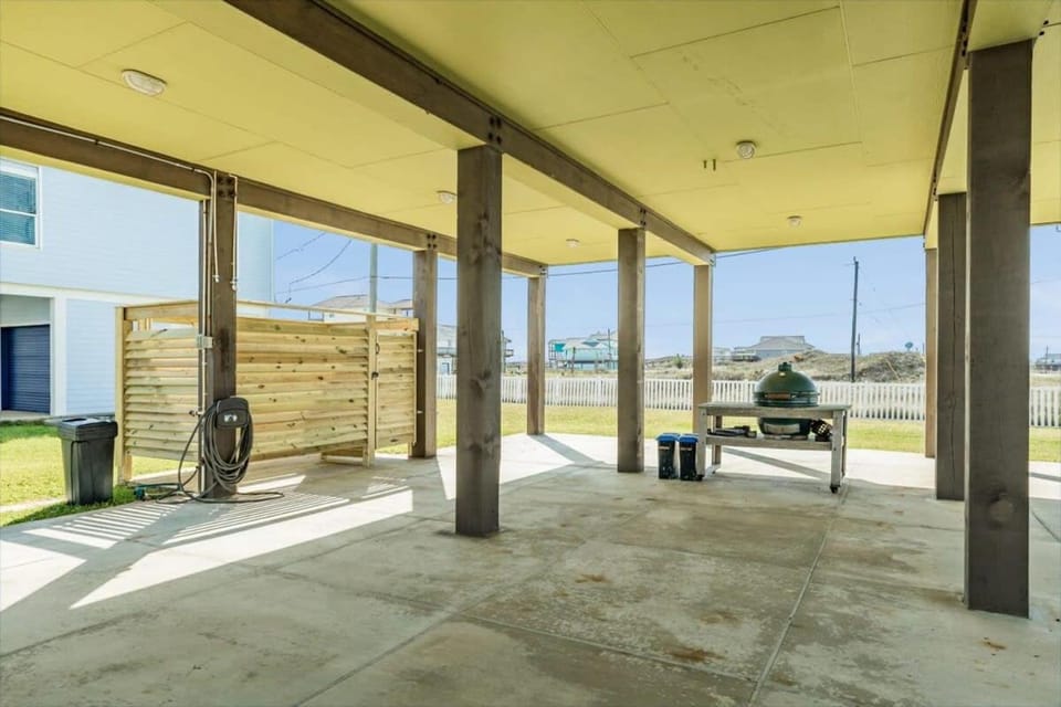 Blue Swordfish - Every Bedroom a Suite, Beach Home! House in Surfside Beach