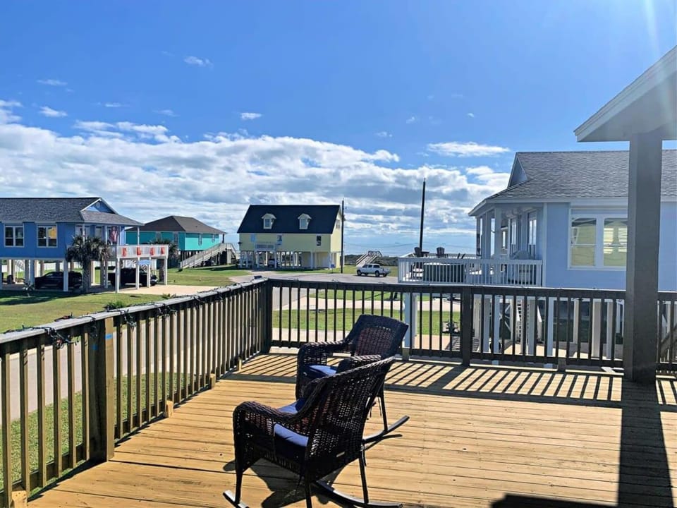 Blue Swordfish - Every Bedroom a Suite, Beach Home! House in Surfside Beach