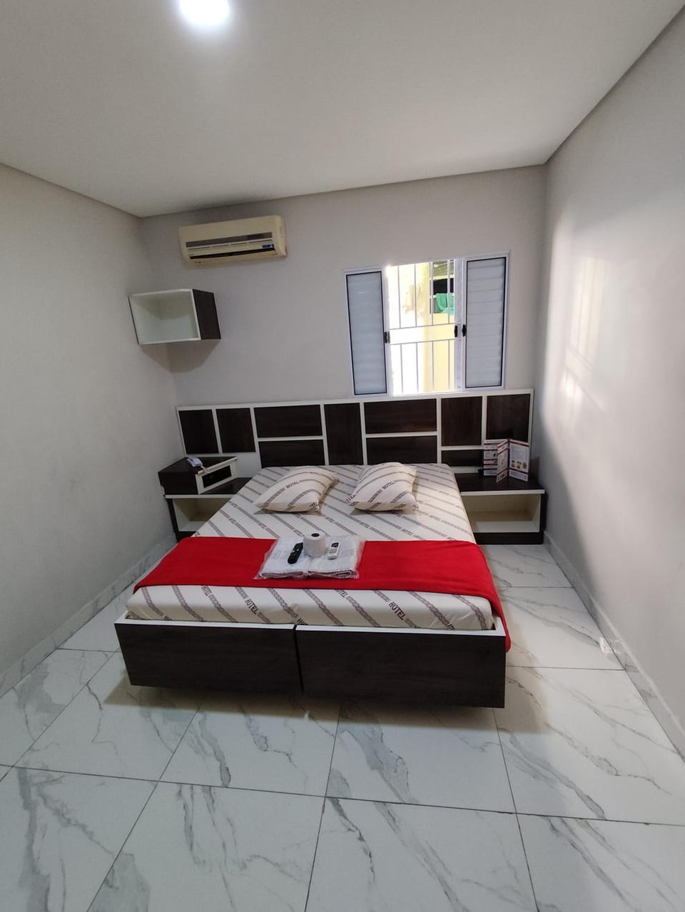 Photo of the whole room, Bedroom, air conditioner