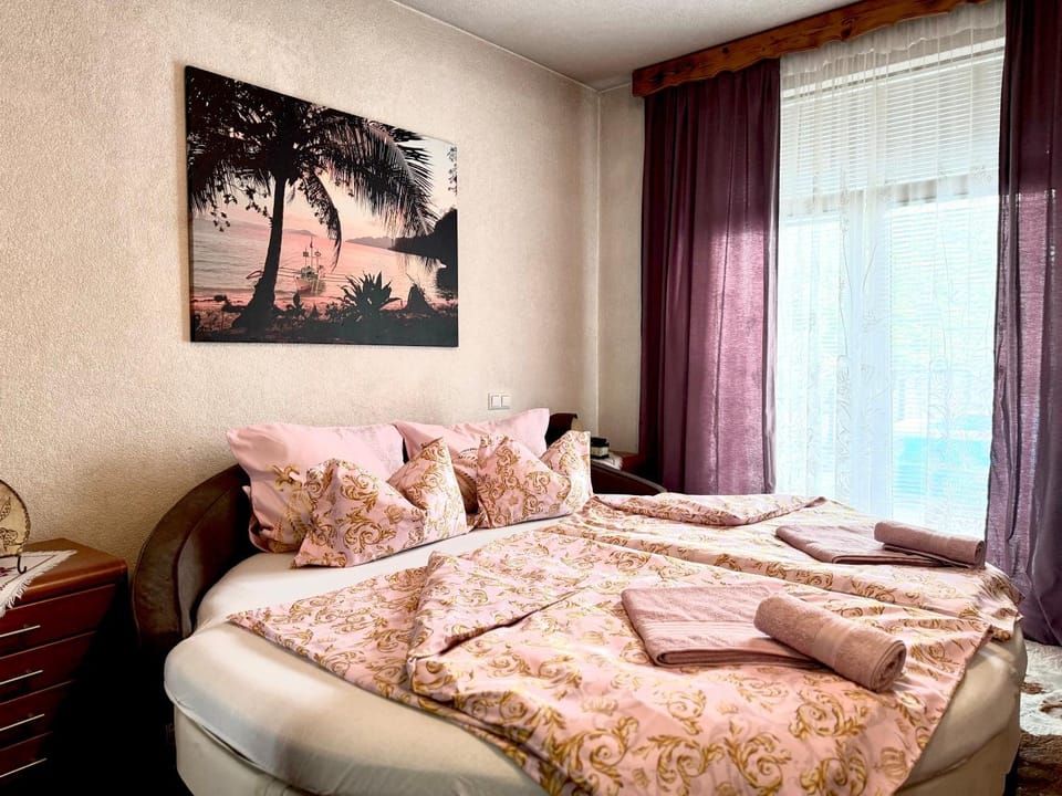 Bed, Bedroom, towels