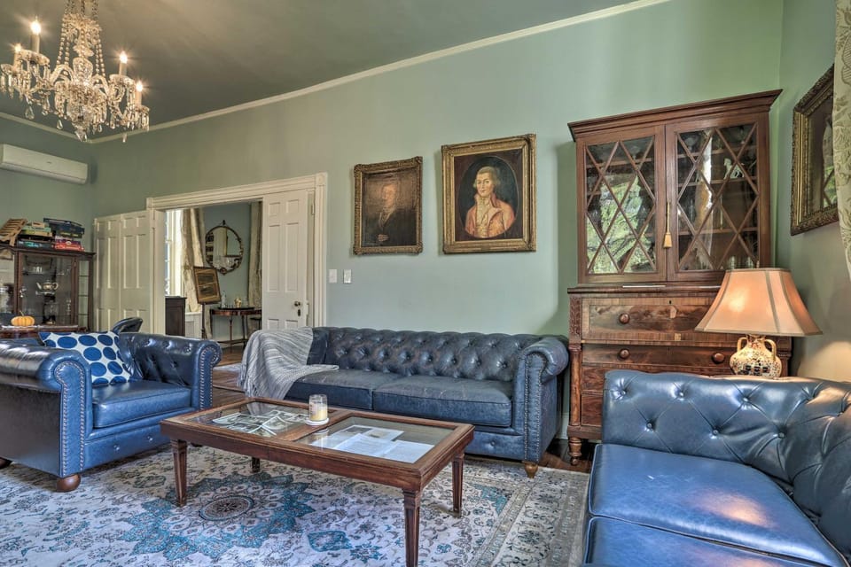 Historic Warrenton Home w/ Patio & Hot Tub! House in Warrenton