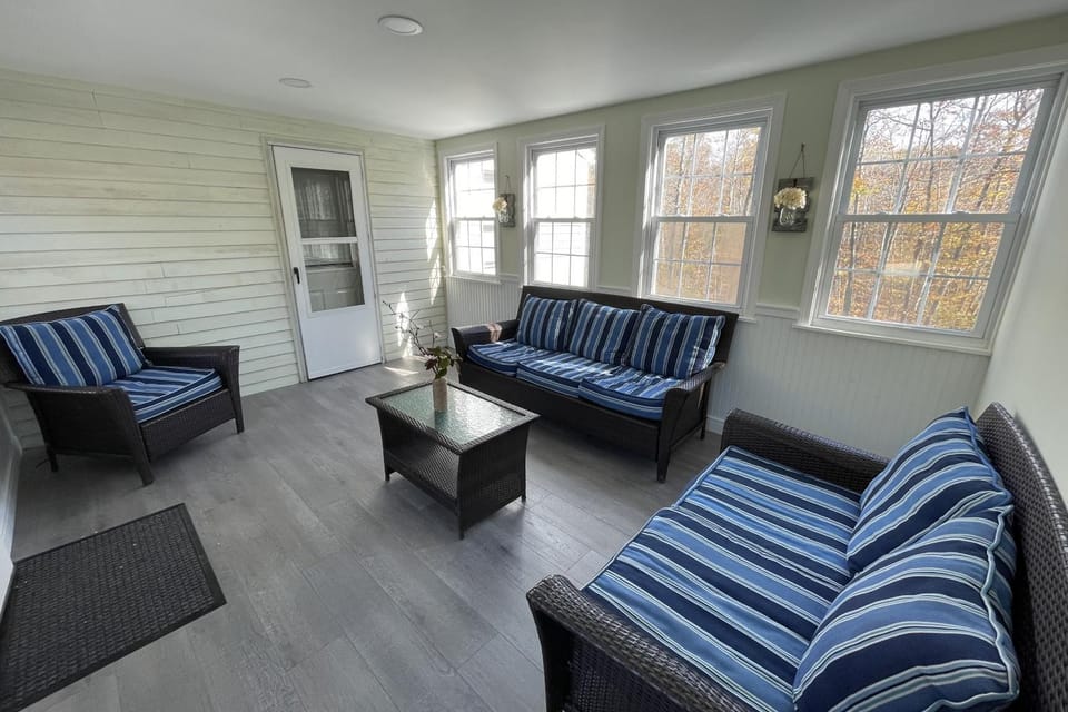Spacious, Sunny Lake House! Close to ski trails. House in Vermont