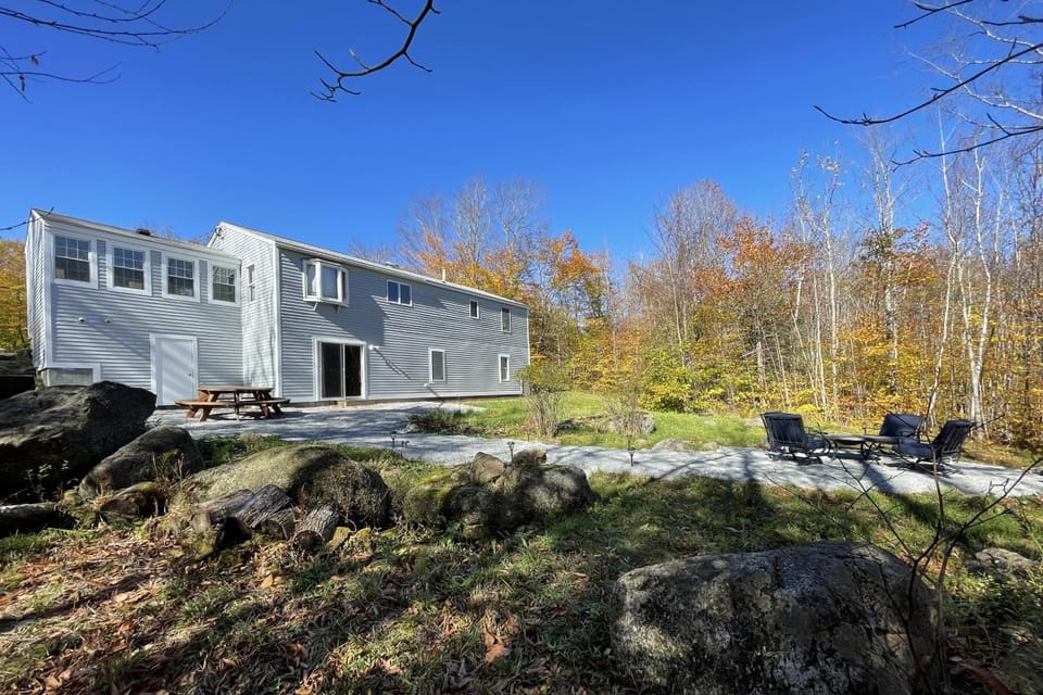 Spacious, Sunny Lake House! Close to ski trails. House in Vermont