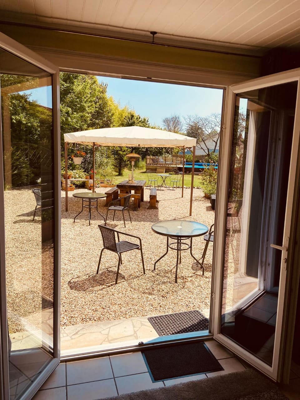 Garden, Living room